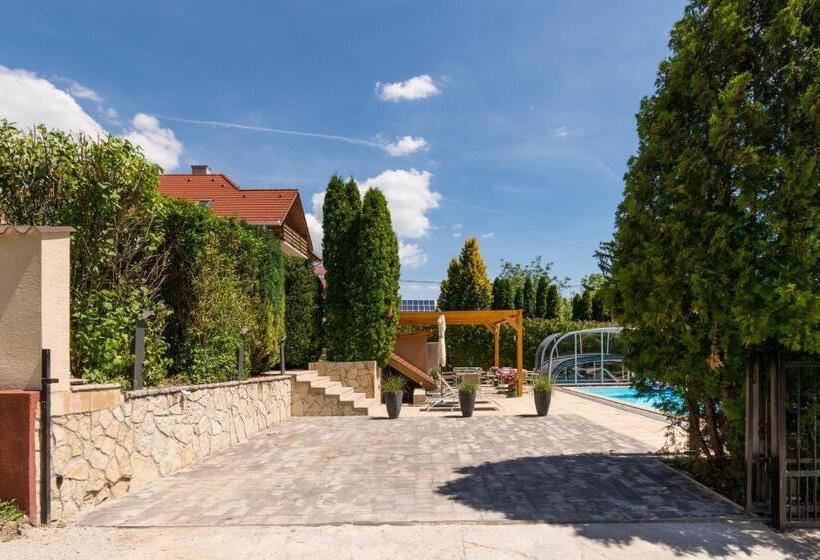 标准工作室, Balaton Fantasy Villa