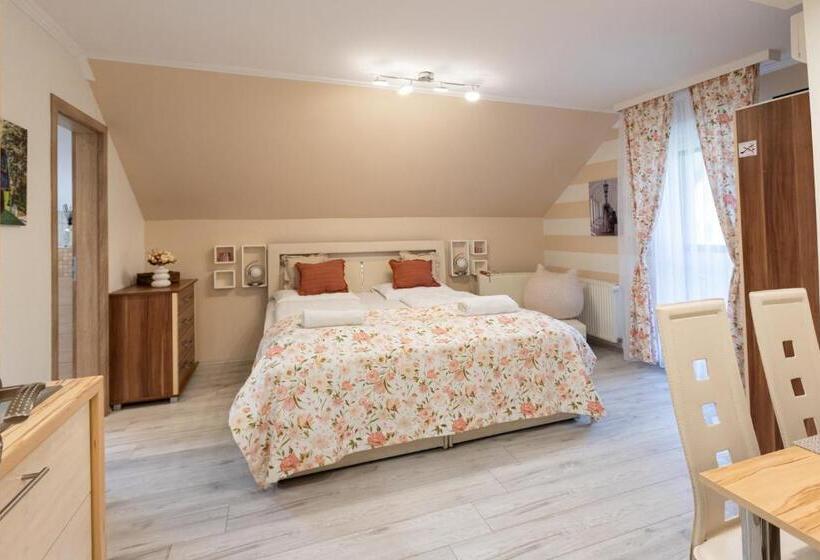 标准工作室, Balaton Fantasy Villa