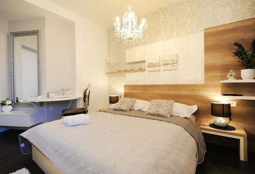 デラックスルーム, Silver & Gold Luxury Rooms