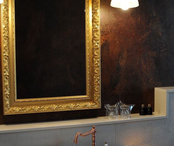 バルコニー付きデラックスルーム, Silver & Gold Luxury Rooms
