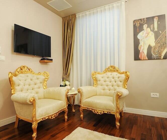 バルコニー付きデラックスルーム, Silver & Gold Luxury Rooms