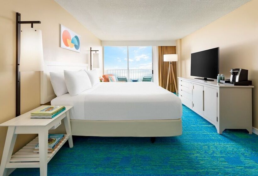 Club Room Sea View, The Twin Fin