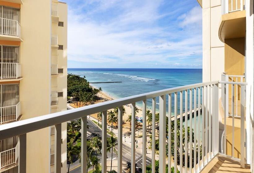 Club Room Sea View, The Twin Fin