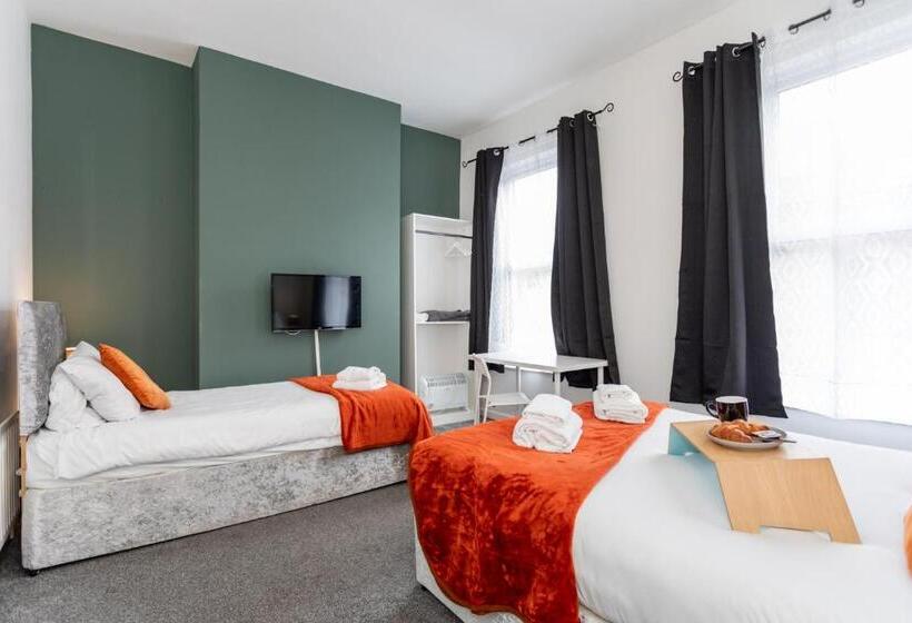 Трехместный Номер Комфорт, Castlereagh Guest House