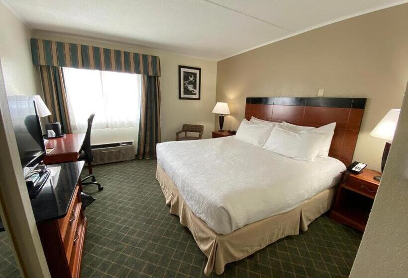 اتاق استاندارد با تخت بزرگ برای معلولان, Best Western Plus Augusta Civic Center Inn