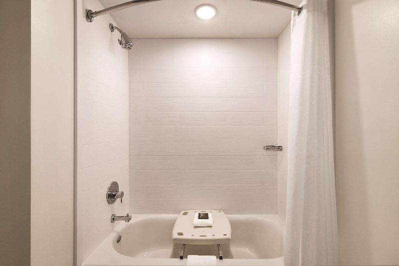 身障者適用キングサイズベッドルーム, Country Inn & Suites By Radisson, Sevierville Kodak, Tn
