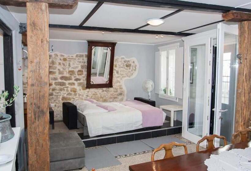 标准工作室, Houses Of Motovun