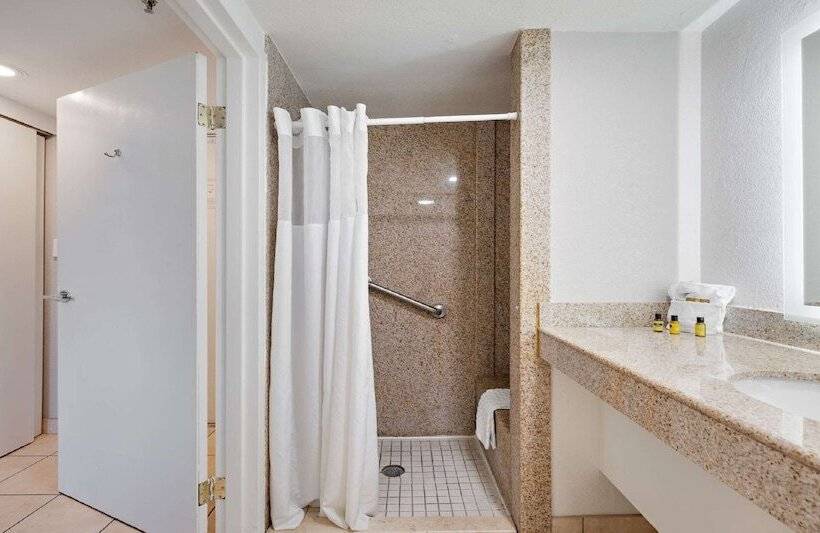 Номер Стандарт Двуспальная Кровать Вид на Море, Best Western Plus Holiday Sands Inn & Suites