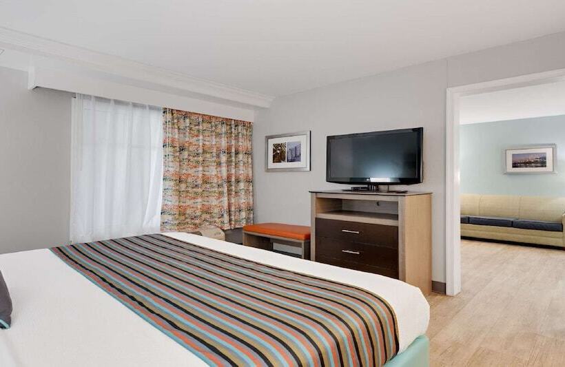 Люкс, Best Western Plus Holiday Sands Inn & Suites
