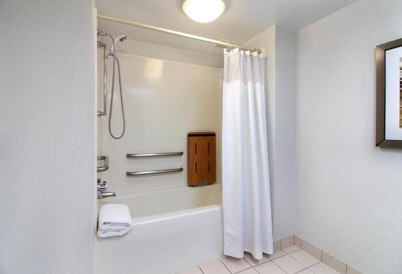 Номер Стандарт, Courtyard Hartford Cromwell