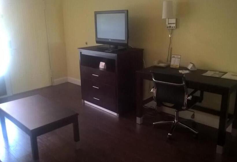 스탠다드 룸 킹사이즈 침대, Days Inn & Suites By Wyndham Port Richey