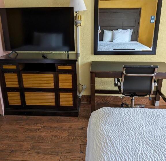 디럭스 룸, Days Inn & Suites By Wyndham Port Richey