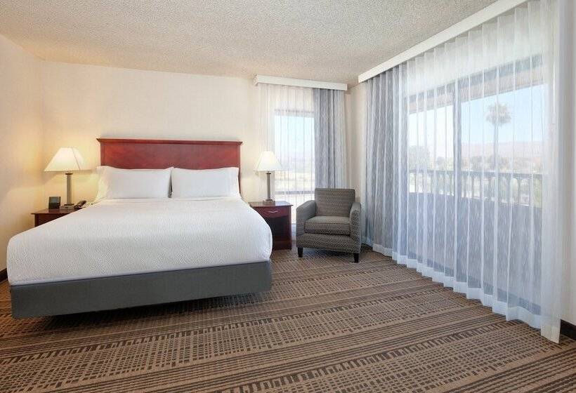 Люкс 2 Спальни, Holiday Inn & Suites Santa Maria, An Ihg