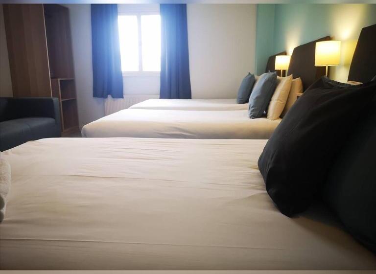 اتاق استاندارد سه نفره, Bank House Guesthouse