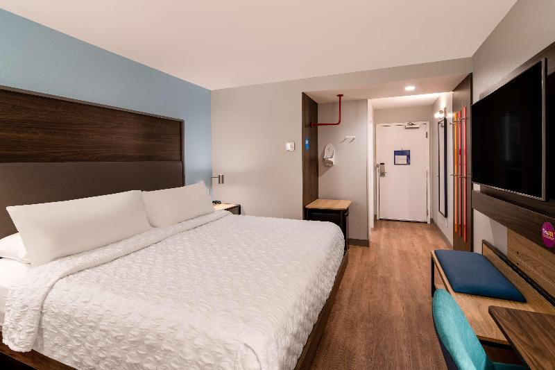 Standard Szoba King Size Bed, Tru By Hilton Rock Hill