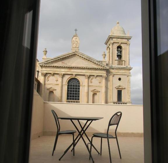 اتاق لوکس با بالکن و چشم‌انداز دریا, Guest House San Domenico