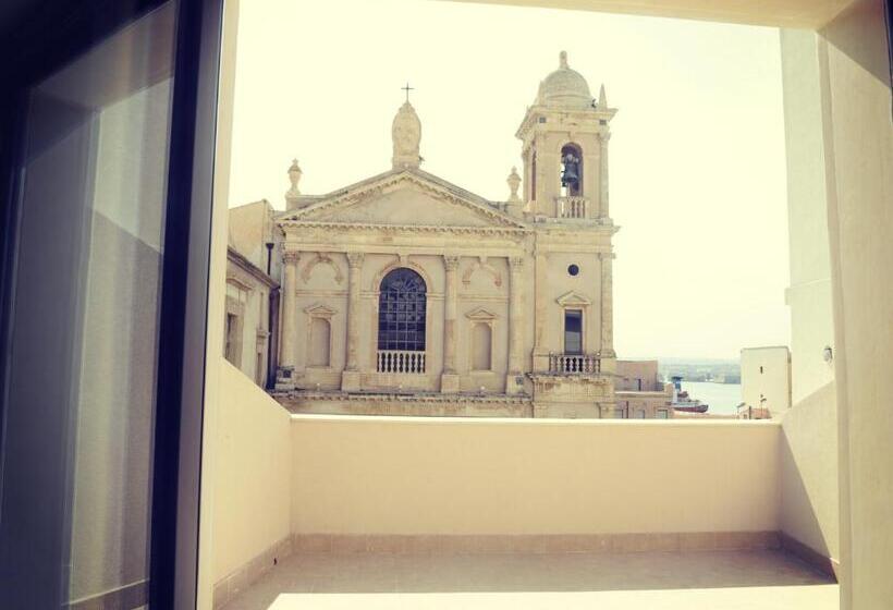 اتاق لوکس با بالکن و چشم‌انداز دریا, Guest House San Domenico