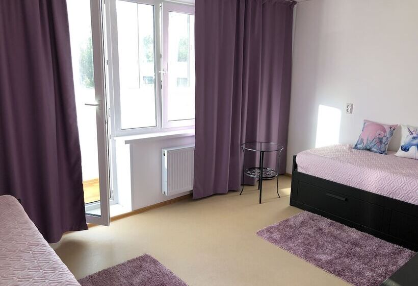 家庭间, Horoshy Hostel