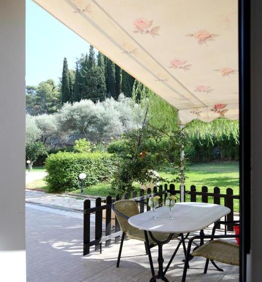 استودیوی استاندارد, Apartments Avra