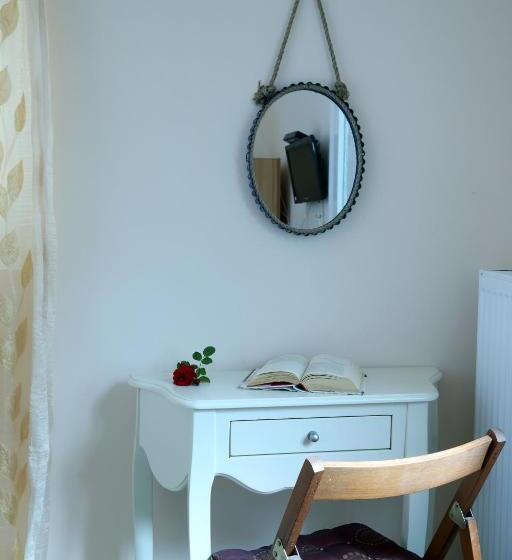 استودیوی استاندارد, Apartments Avra