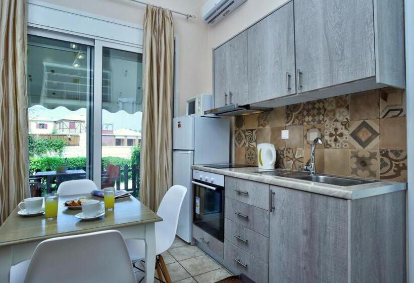 اتاق دوبلکس, Apartments Avra