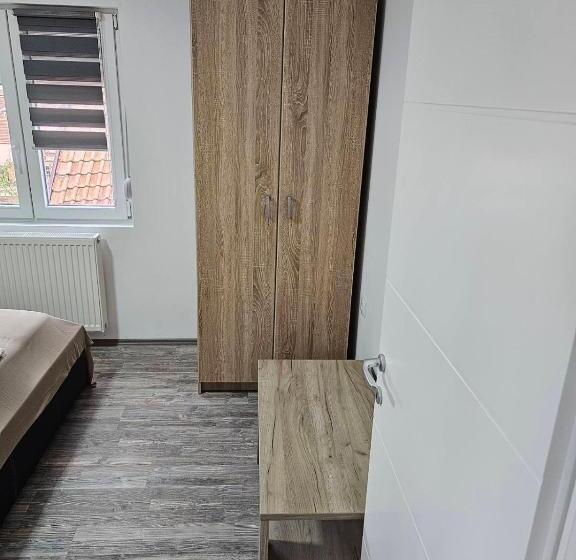 اتاق استاندارد چهار تخته, Akvarius