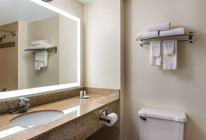 Suite Adaptada para personas con movilidad reducida, Quality Suites Milwaukee Airport