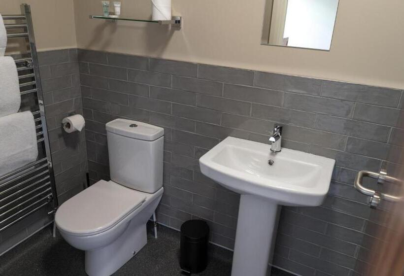 Номер Deluxe, Tredegar Arms