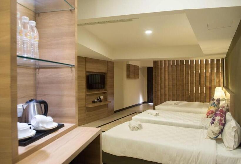 اتاق لوکس خانوادگی, Mornington Hotel Waterfront Lumut