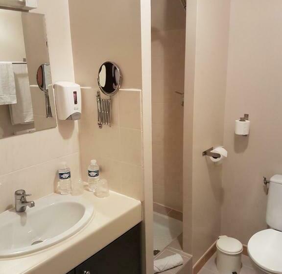 Номер Стандарт Трехместный, Hôtel Les Gabarres
