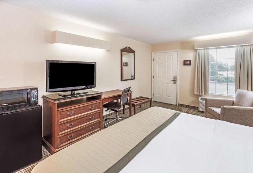 适合残疾人士使用的带超级大床的标准间, Baymont By Wyndham Valdosta At Valdosta Mall