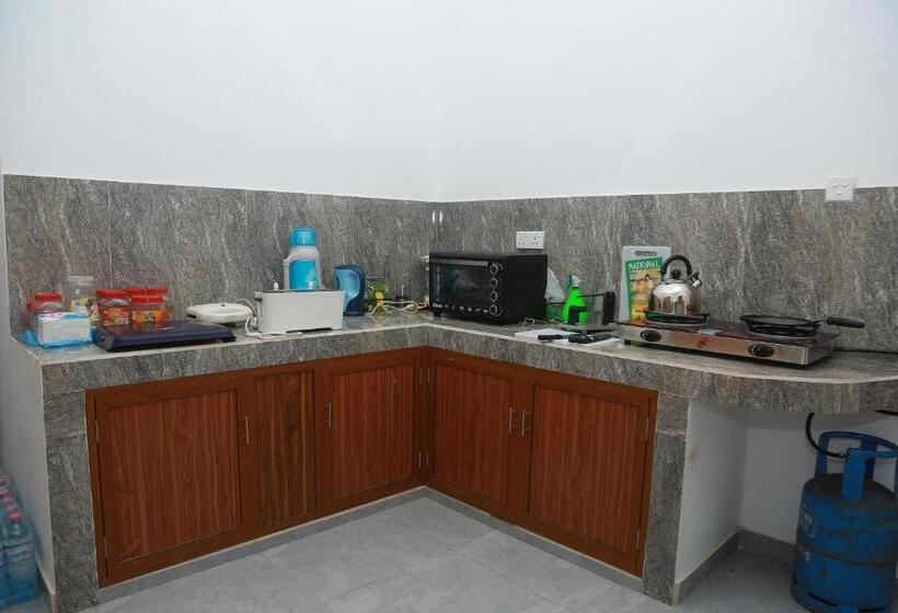 اتاق لوکس سه تخته, Mama S Palace Hiriketiya