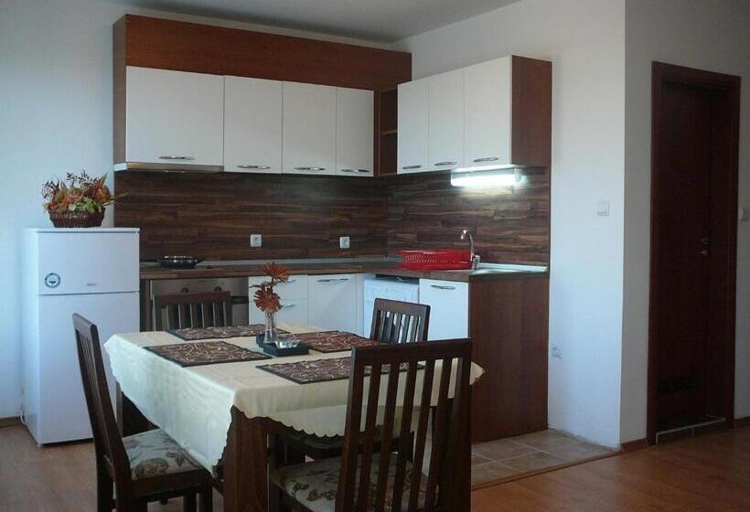 شقة غرفة واحدة, Yassen Holiday Village