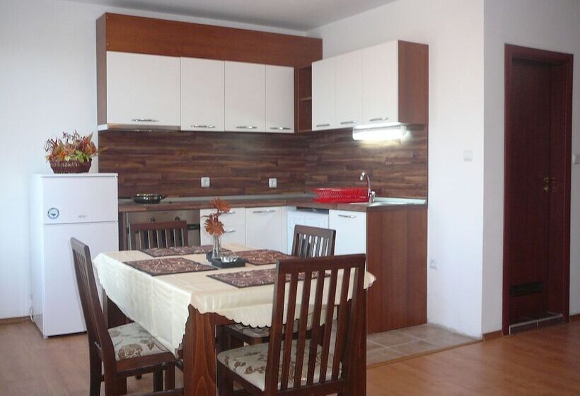 إستوديو قياسى, Yassen Holiday Village
