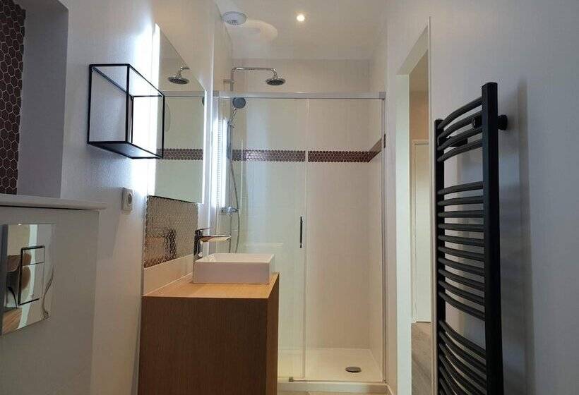 Quarto Familiar, La Poignardière