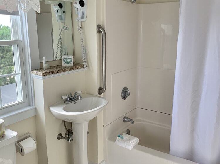 Номер Стандарт, Lighthouse Inn Cape Cod
