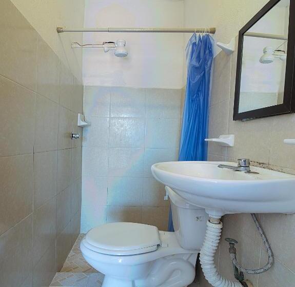 Quarto Triplo Estandar, Posada Los Faroles