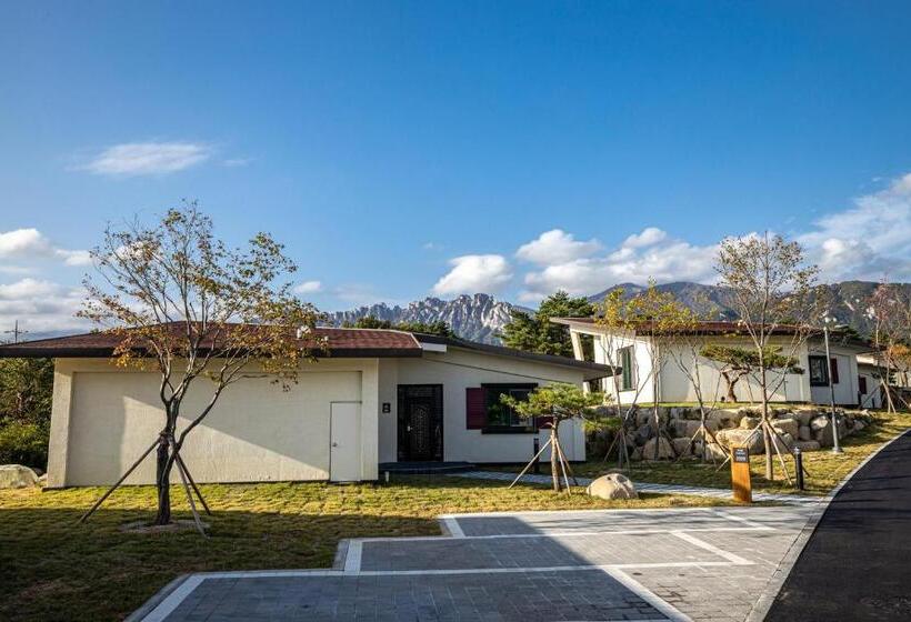 اتاق استاندارد با چشم‌انداز باغ, Kensington Resort Seorak Valley