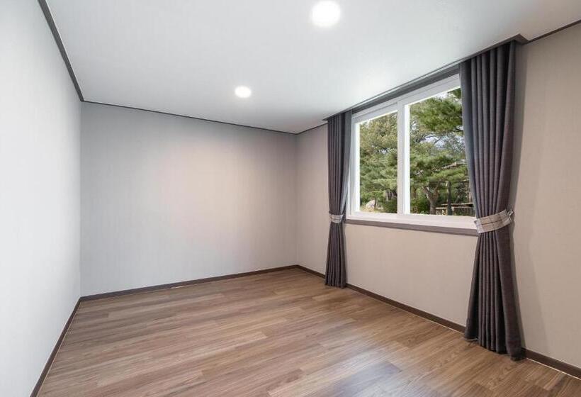 اتاق استاندارد با چشم‌انداز رودخانه, Kensington Resort Seorak Valley