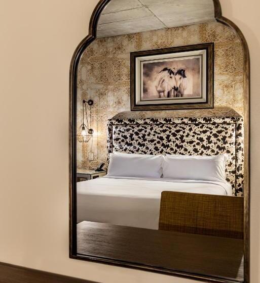 Номер Стандарт, The Brownwood Hotel & Spa