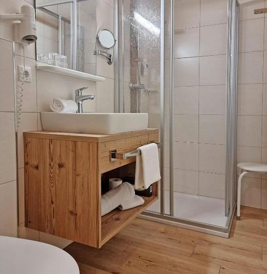 Трехместный Номер Стандарт с Балконом, Gasthof Edelweiß