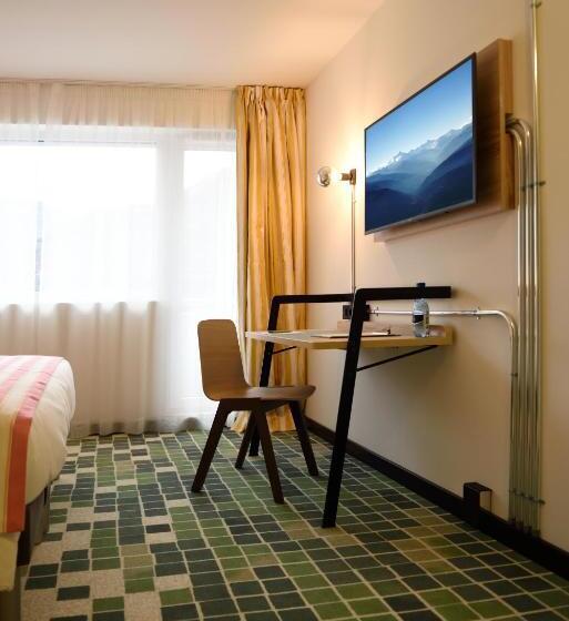 带阳台的高级房间, Nonanteneuf Appart Hôtel Sierre   Self Check In