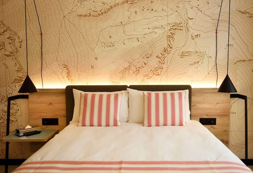 带阳台的高级房间, Nonanteneuf Appart Hôtel Sierre   Self Check In