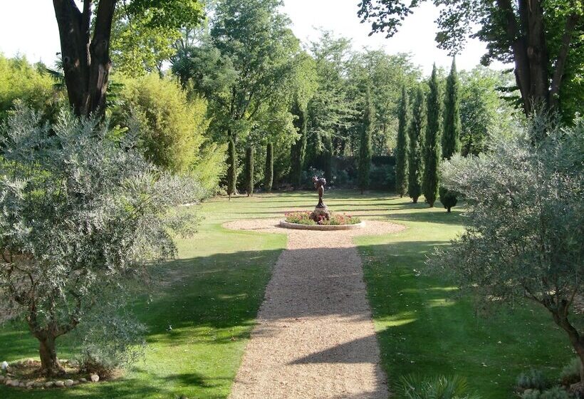 Королевский Люкс, Château Rieutort