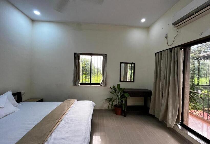 Номер Стандарт, Surve Natures Resort   Chiplun