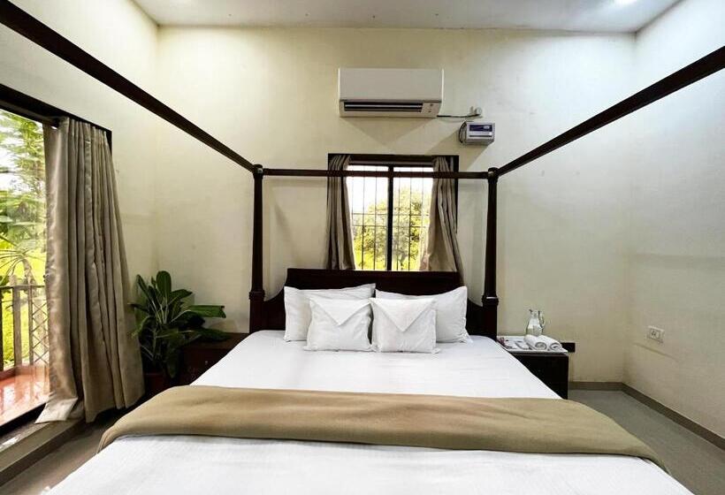 Номер Deluxe, Surve Natures Resort   Chiplun