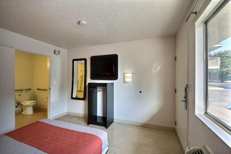 Номер Стандарт Адаптированный для Инвалидов, Motel 6 San Marcos, Tx