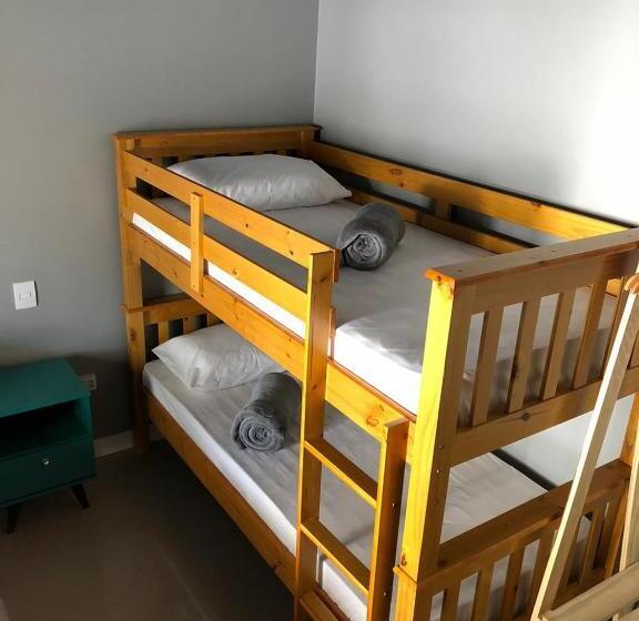 اتاق استاندارد چهار تخته, Mundo Livre Guest House