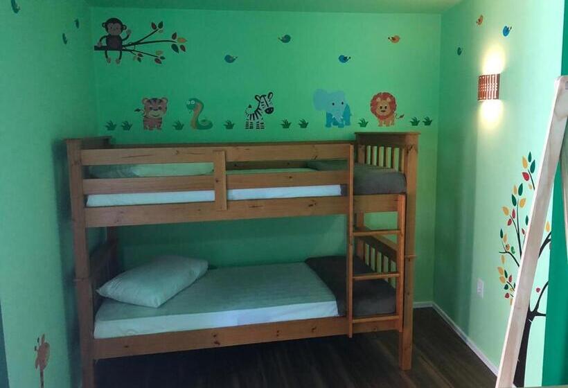 اتاق خانوادگی, Mundo Livre Guest House