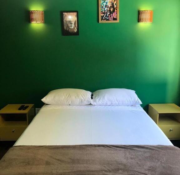 家庭间, Mundo Livre Guest House